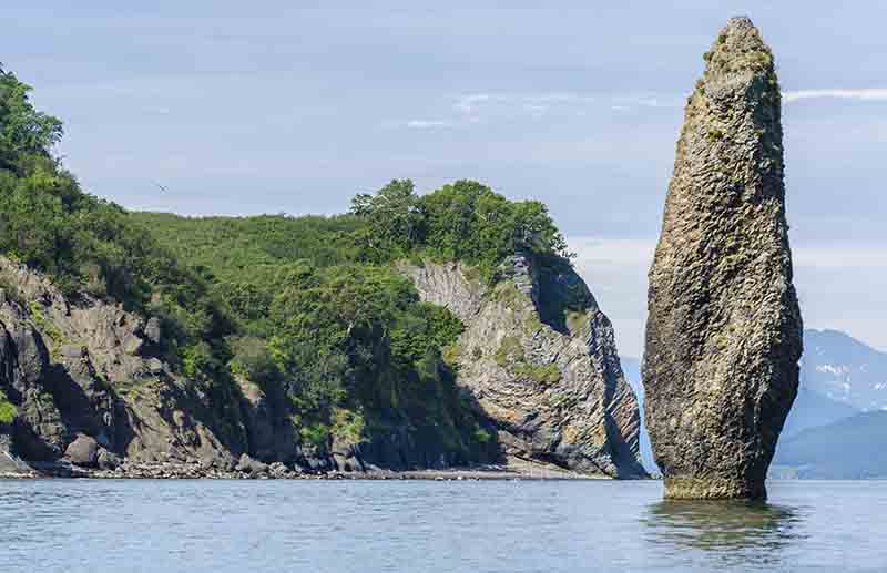 118 - Rusia - Kamchatka - Petropavlovsk - bahia de Avacha - roca